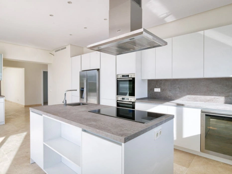 Villa for sale in Benahavis