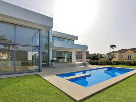 Villa for sale in Benahavis
