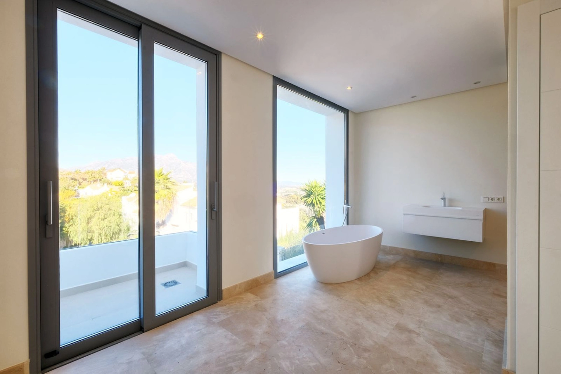 Villa for sale in Benahavis