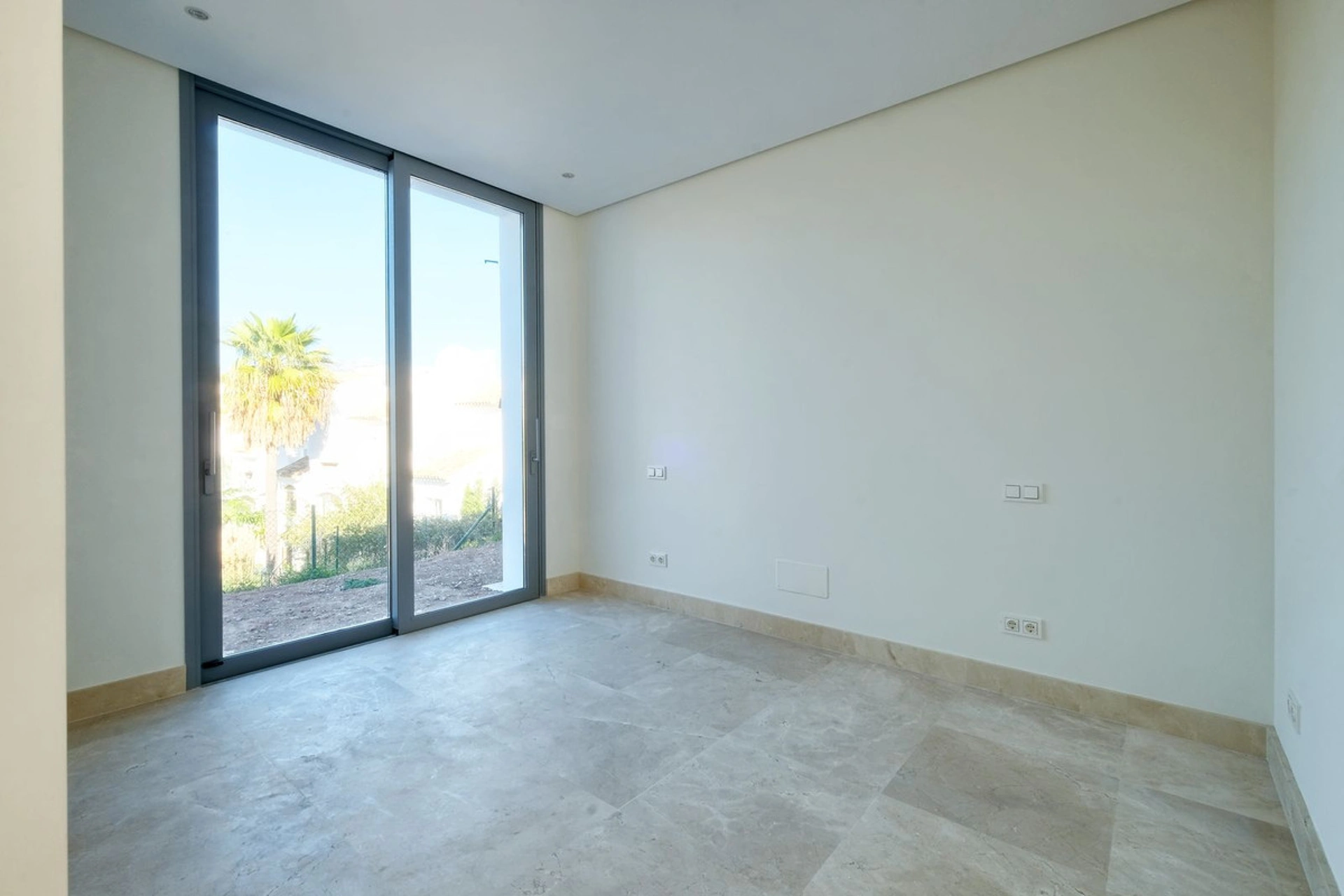 Villa for sale in Benahavis
