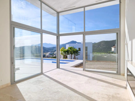 Villa for sale in Benahavis