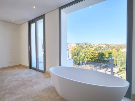Villa for sale in Benahavis