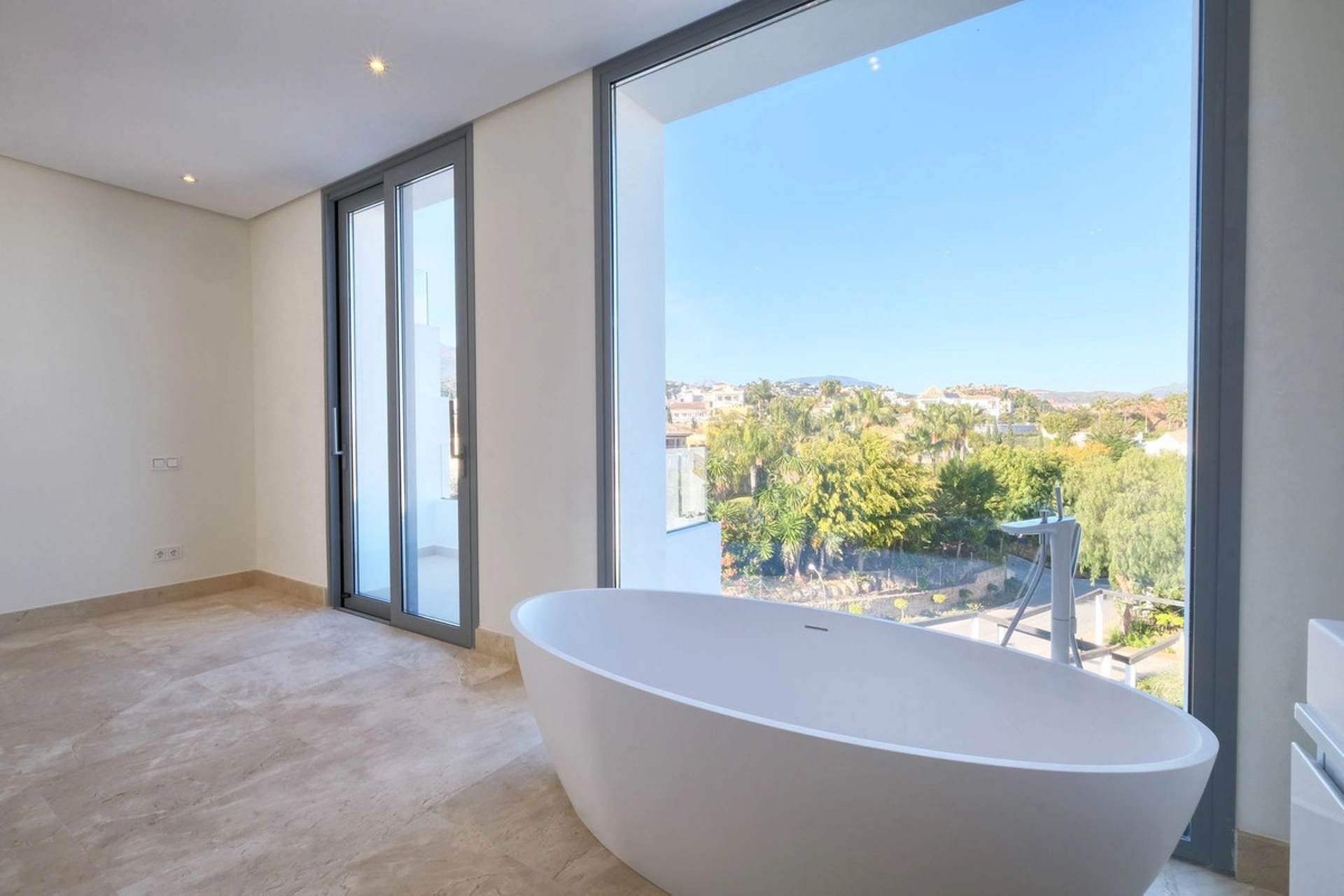 Villa for sale in Benahavis