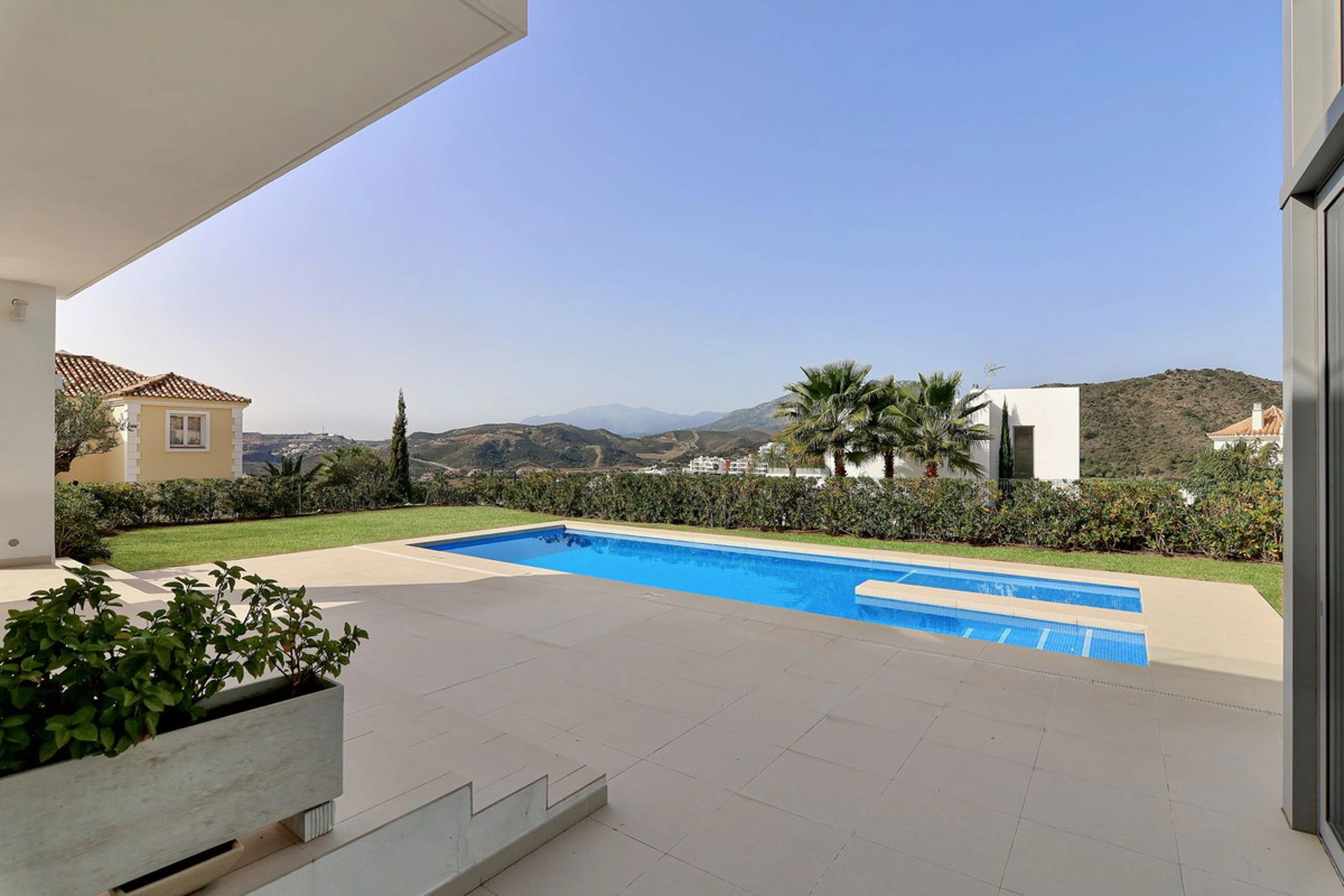 Villa for sale in Benahavis