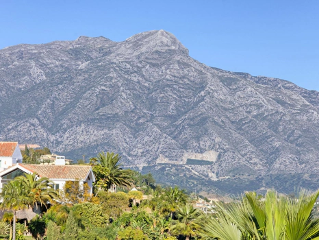 Villa for sale in Benahavis