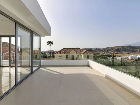 Villa for sale in Benahavis
