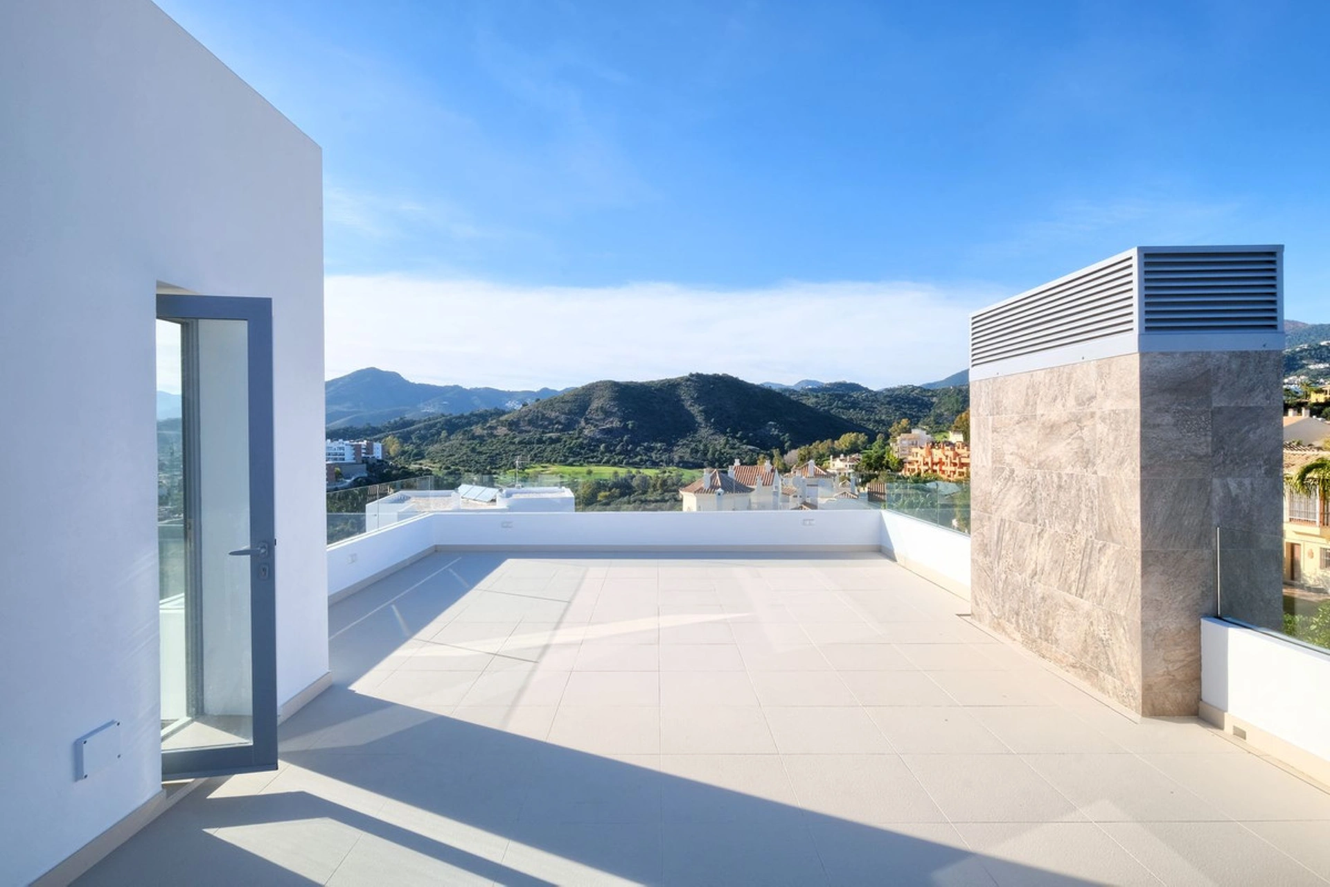Villa for sale in Benahavis
