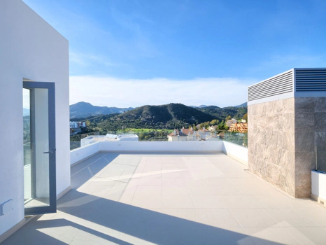 Villa for sale in Benahavis
