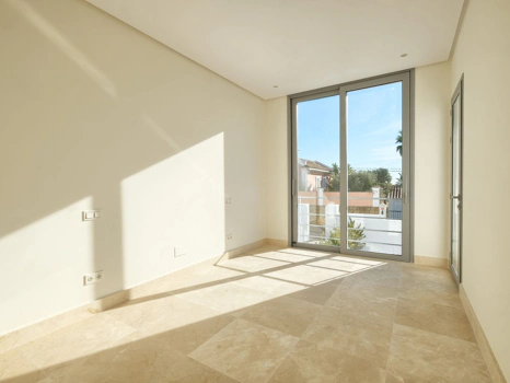 Villa for sale in Benahavis