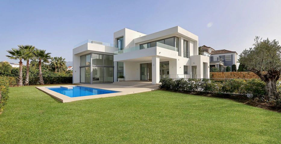 Villa for sale in Benahavis