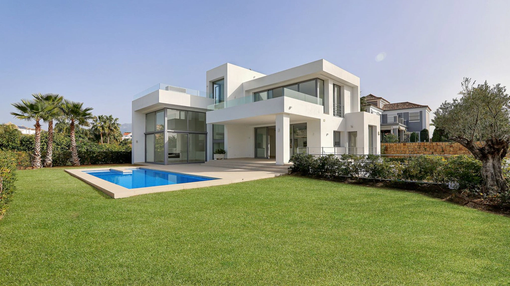 Villa for sale in Benahavis