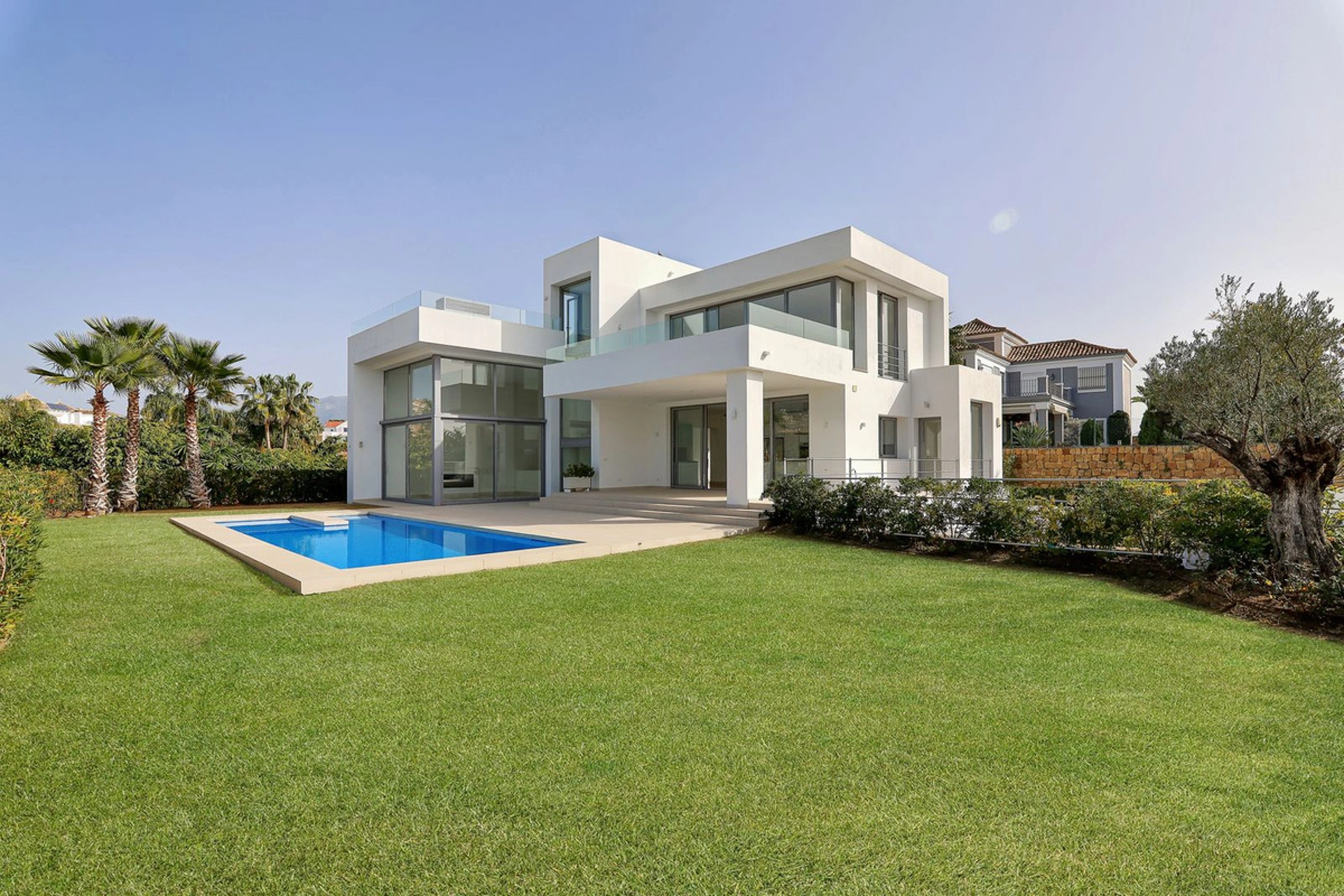 Villa for sale in Benahavis