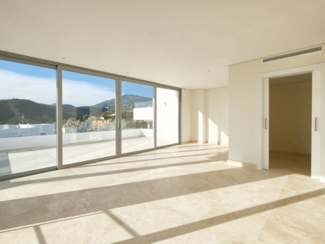 Villa for sale in Benahavis