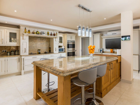 Villa en venta en Benahavis