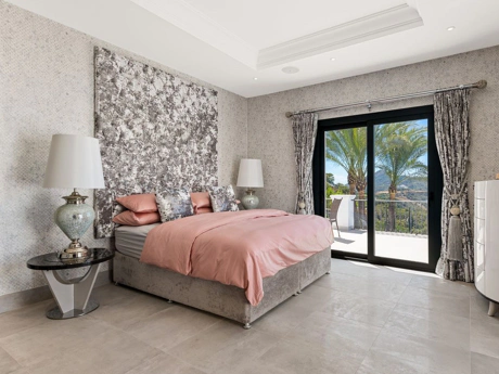 Villa for sale in Benahavis