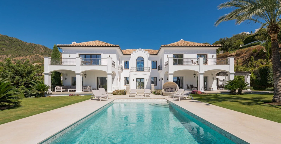 Villa for sale in Benahavis