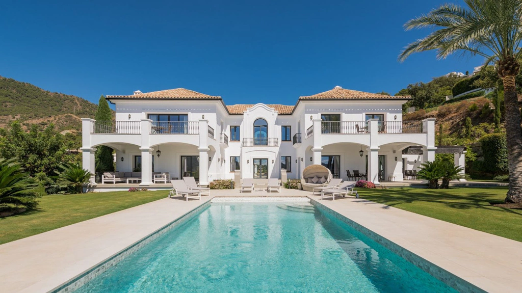 Villa for sale in Benahavis