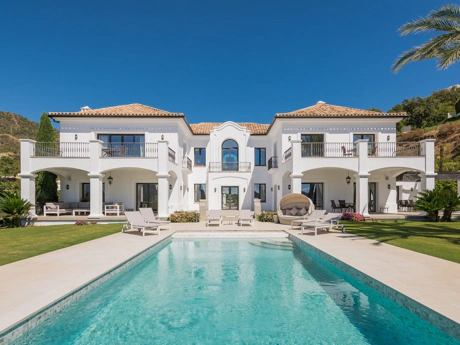 Villa for sale in Benahavis