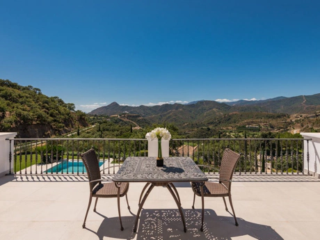 Villa for sale in Benahavis
