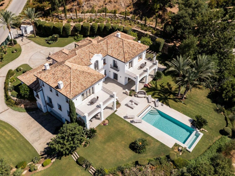 Villa for sale in Benahavis