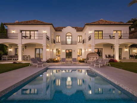 Villa for sale in Benahavis