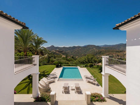 Villa for sale in Benahavis