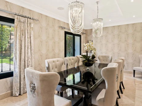 Villa for sale in Benahavis