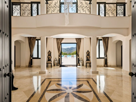 Villa for sale in Benahavis