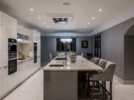 Villa for sale in Benahavis
