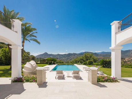 Villa for sale in Benahavis