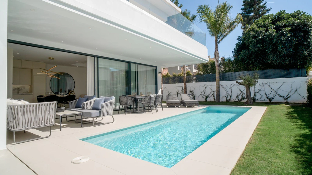 Villa for sale in Marbella Golden Mile