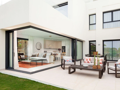Villa for sale in Estepona