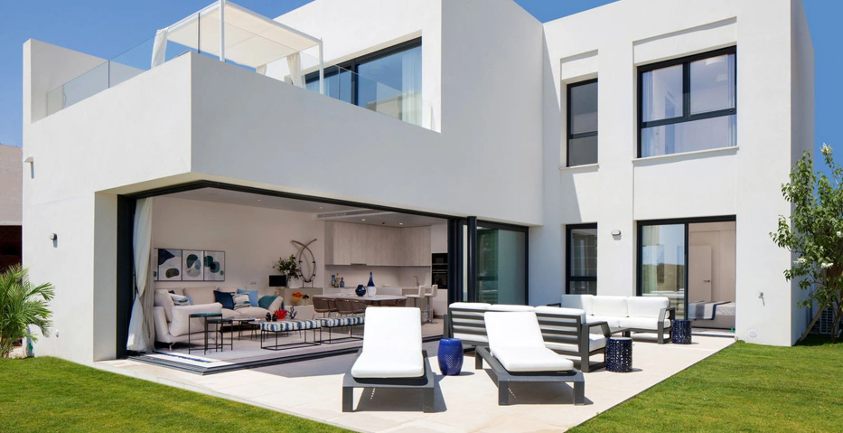 Villa for sale in Estepona