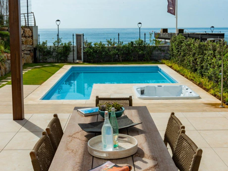 Ground Floor Apartment for sale in New Golden Mile, Estepona East