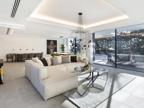 Villa for sale in Estepona