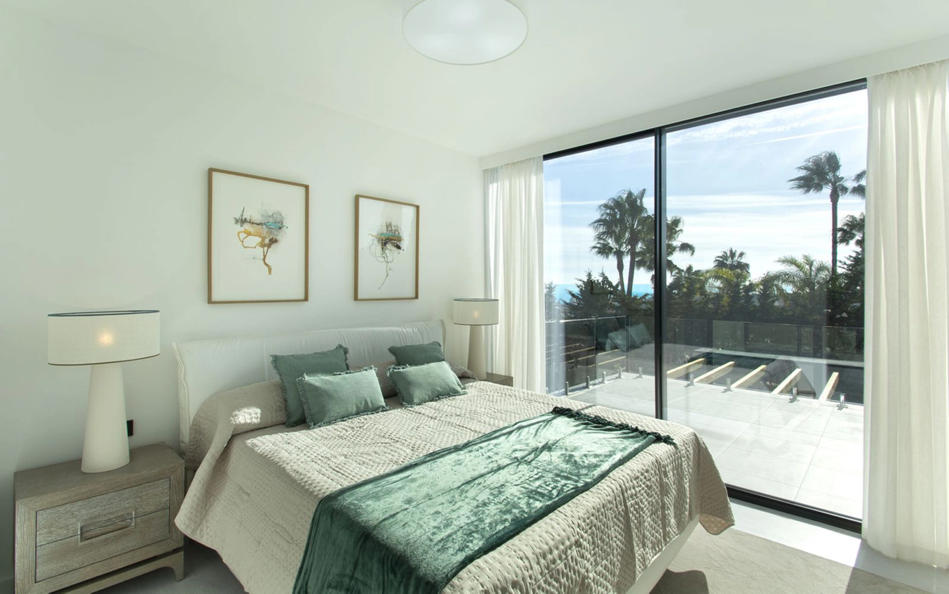 Villa for sale in Estepona