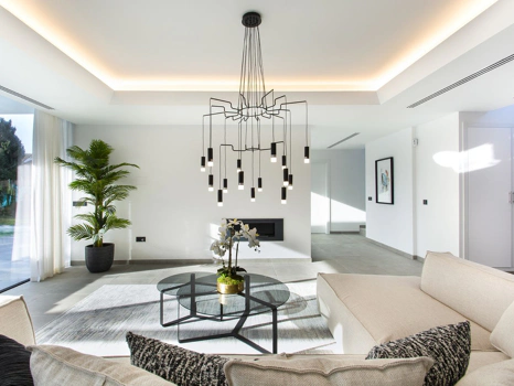 Villa for sale in Estepona