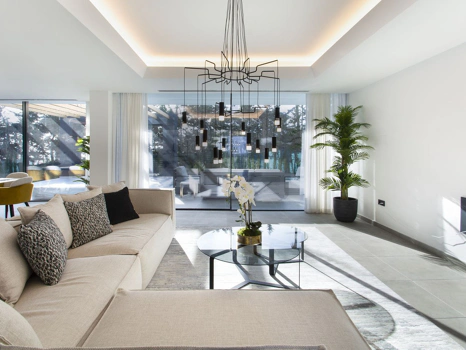 Villa for sale in Estepona