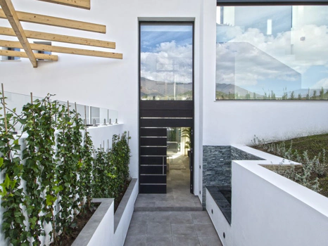 Villa for sale in Estepona