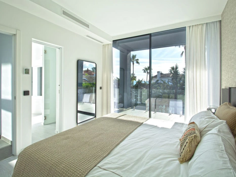 Villa for sale in Estepona