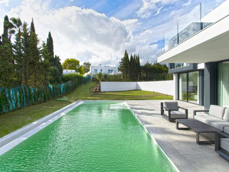 Villa for sale in Estepona
