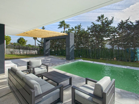 Villa for sale in Estepona
