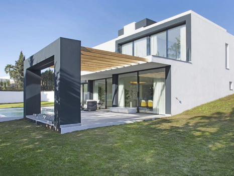 Villa for sale in Estepona