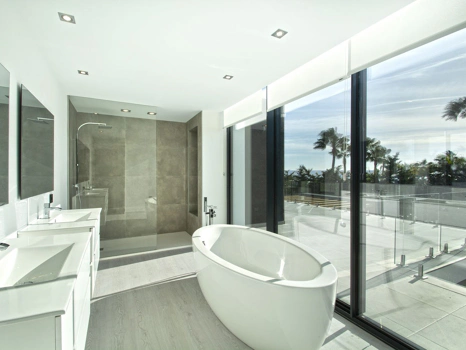 Villa for sale in Estepona
