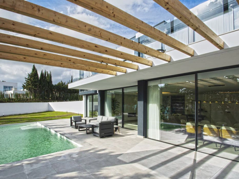 Villa for sale in Estepona