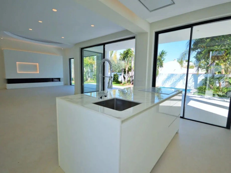Villa for sale in Nueva Andalucia, Marbella