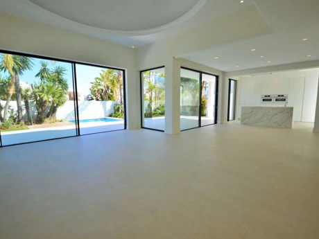 Villa for sale in Nueva Andalucia, Marbella