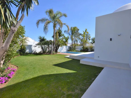 Villa for sale in Nueva Andalucia, Marbella