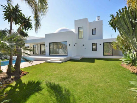 Villa for sale in Nueva Andalucia, Marbella