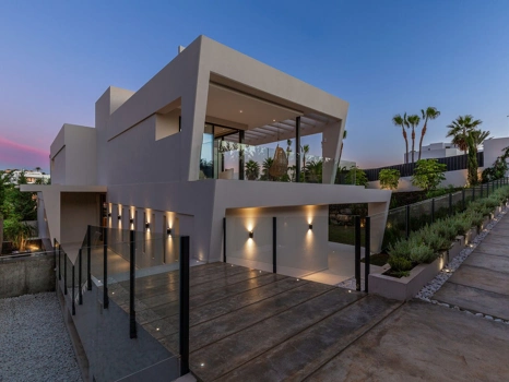 Villa for sale in Nueva Andalucia, Marbella